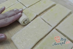 Příprava receptu Máslové kynuté MINI pečivo, krok 2