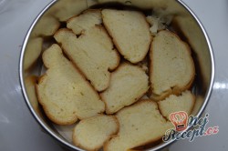 Příprava receptu Žemlovka s jablky a rozinkami a bílkovou peřinkou, krok 3