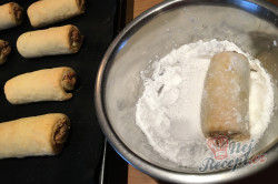 Příprava receptu Povidlové válečky ze zakysané smetany, krok 9