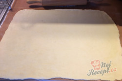 Příprava receptu Povidlové válečky ze zakysané smetany, krok 4