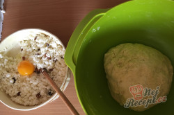 Babiččin recept - tvarohové kynuté šatičky, krok 2