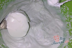 Příprava receptu Luxusní řezy MACECHA, krok 16